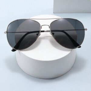 **NEW** NEVER USED SHEIN SUNGLASSES UNISEX